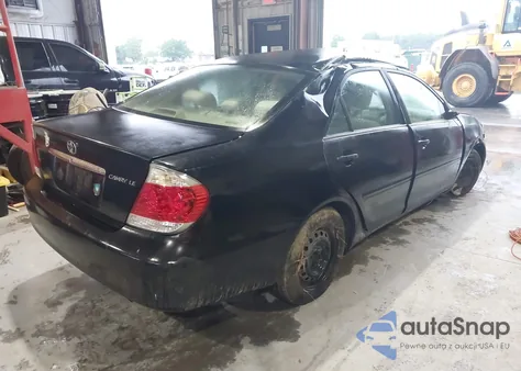 2005 Toyota Camry Le z USA, uszkodzony, nr VIN 4T1BE32K75U429285